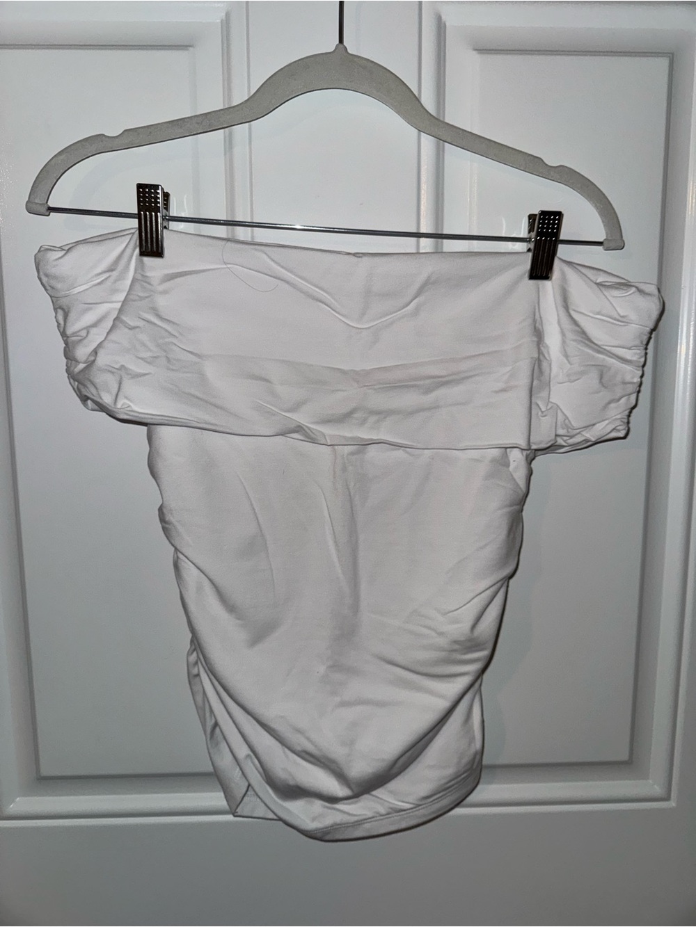 Abercrombie & Fitch White Off-Shoulder Crop Top